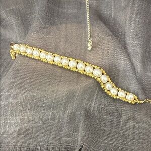 Elegant Gold and Pearl Bracelet